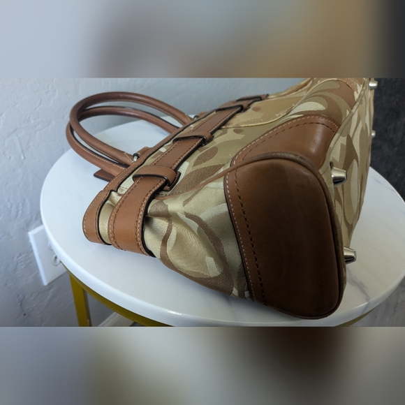 COACH SIGNATURE HAMPTON OPTIC HAND BAG. - Picture 5 of 16